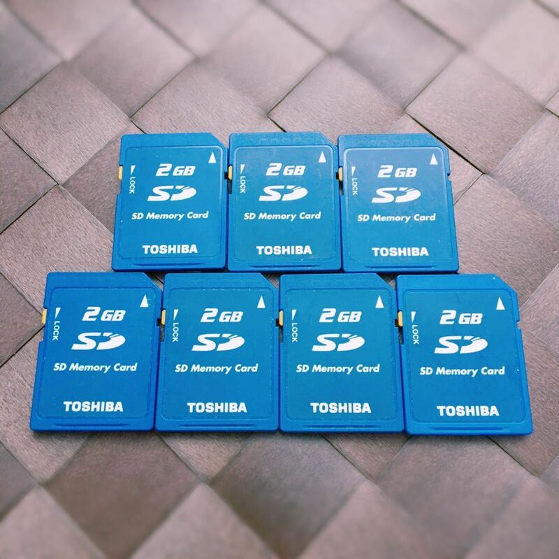 ★ TOSHIBA ★ 2GB ★ デジカメSDカード ★ メモリーカード 2G ★ 青