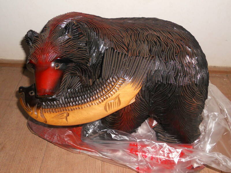 木彫りの熊 鮭
