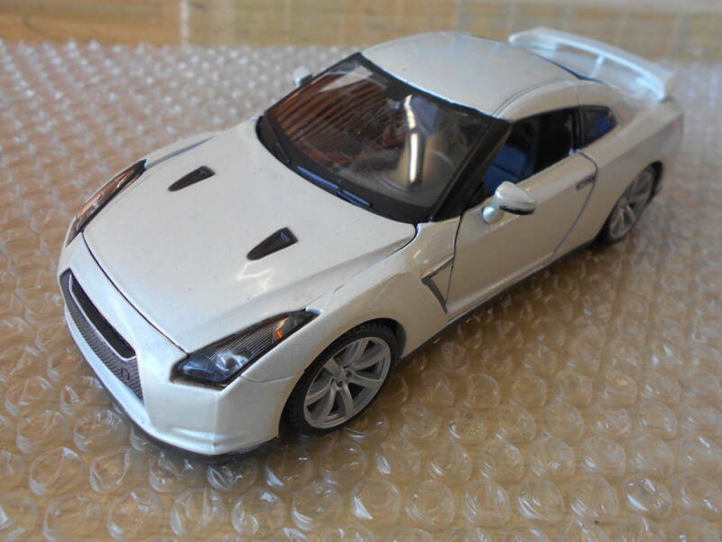 1/24 2009 Nissan GT-R スカイライン マイスト パールホワイト 現状渡し品