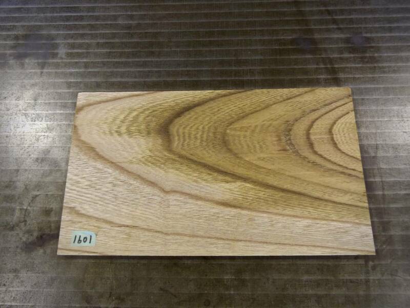 希少銘木（欅）縮み杢 笹杢 （300×172×9）mm 1枚　乾燥済み　無垢一枚板 送料無料 [1601]　ケヤキ けやき 木材 板 薄板 花台 素材