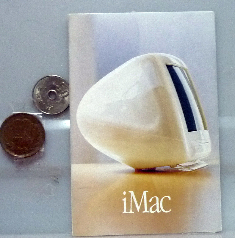 ●2001年　iMac カタログ　約20年前のモノです。ホワイト