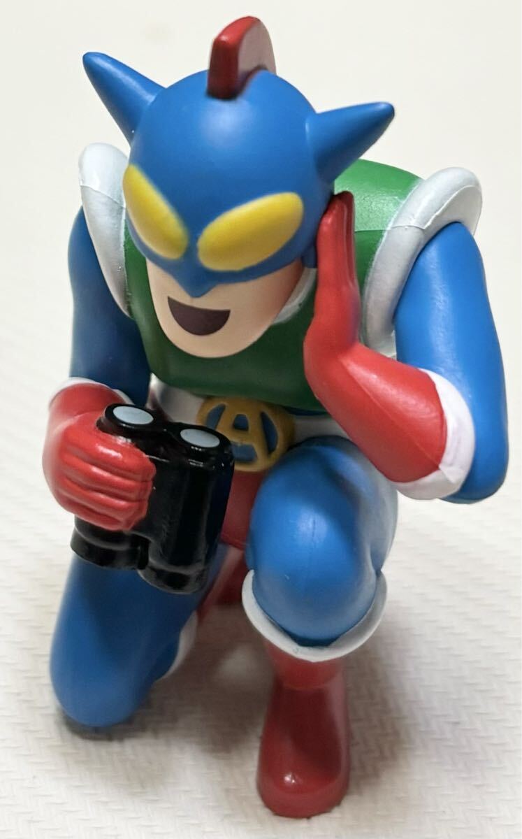 ★バンダイ ガシャポン フィギュア クレヨンしんちゃん 名探偵しんちゃん アクション仮面 アクションかめん 中古