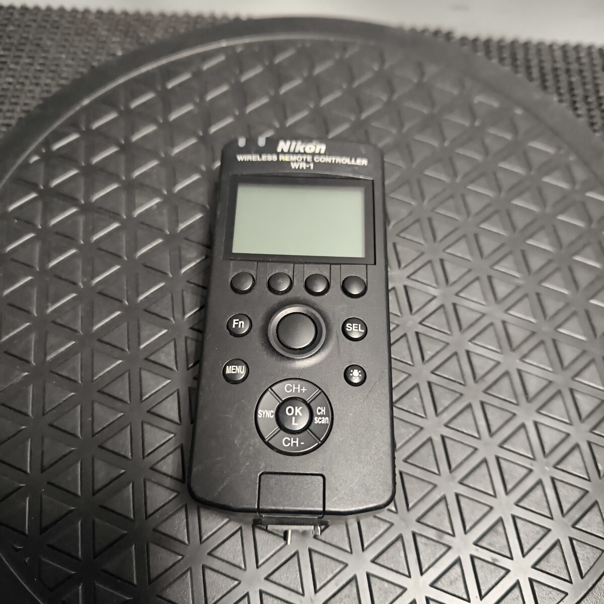 「AC21_11K」Nikon/ニコンWR-1　ワイヤレスリモートコントローラー　一眼レフ用リモコン通電確認済み　取付部壊れ(251209)