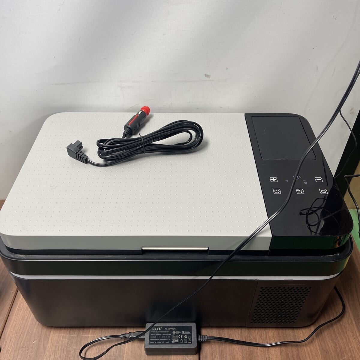 「PZ_039」車載冷蔵庫 22L バッテリー付き -20℃~20℃ ポータブル冷蔵庫　動作品（251128）