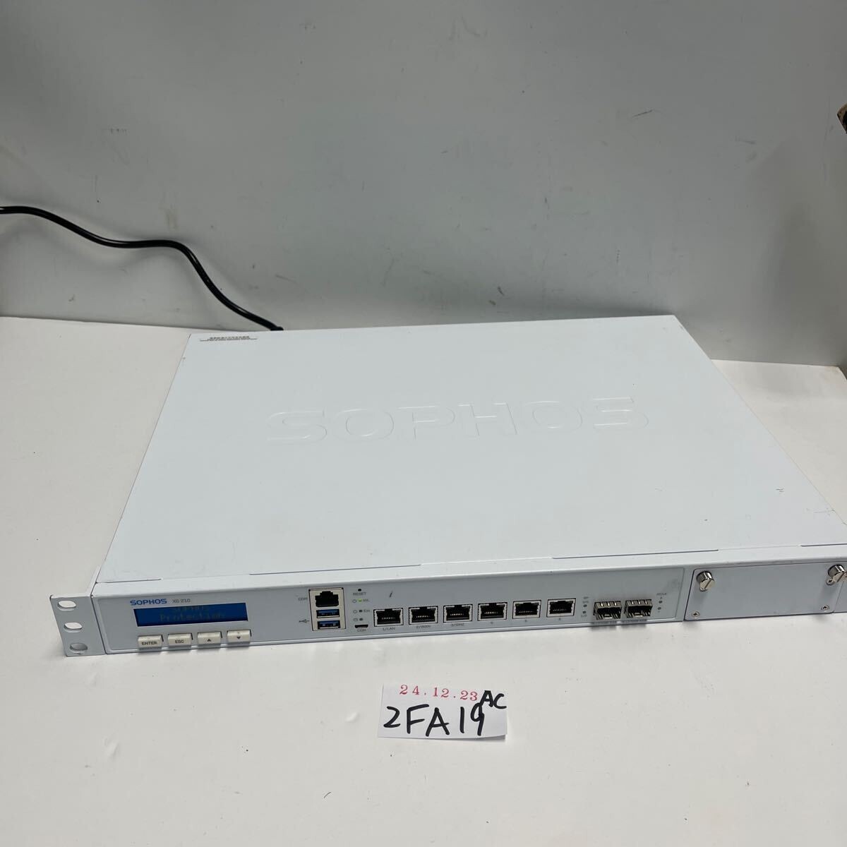 「2FA19」SOPHOS XG 210 Rev. 3 ネットワーク セキュリティ ファイアウォール　通電確認のみ（241223）
