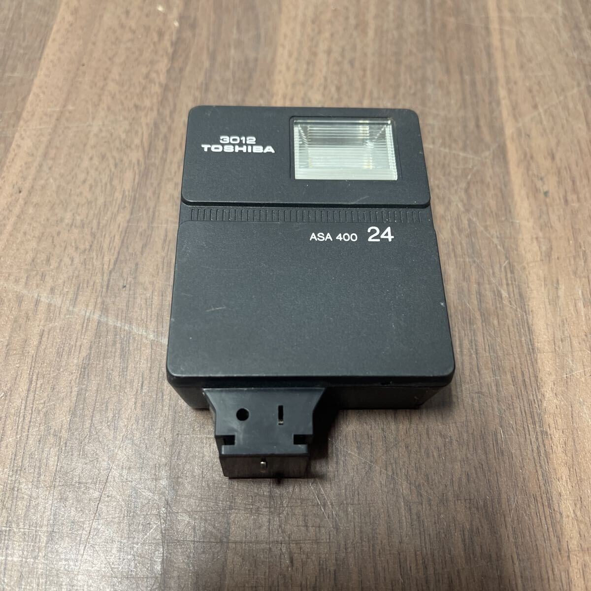 「M71_26N」閃光燈　3012TOSHIBA ASA 400 24 本体のみ　現状出品　フラッシュ（251117）
