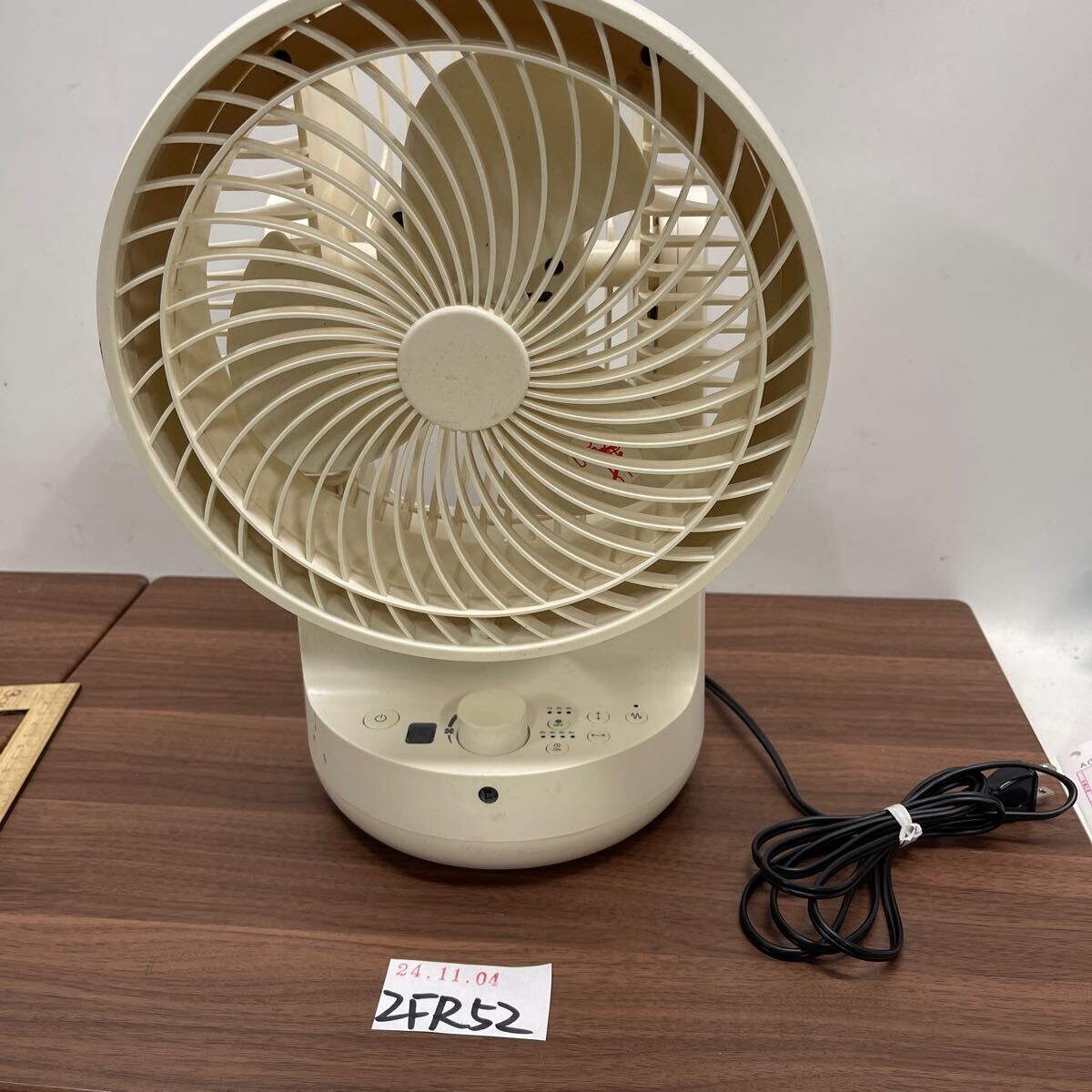 「2FR52」±0 扇風機・サーキュレーター XQS-B320(W) 動作品　本体のみ （241104）