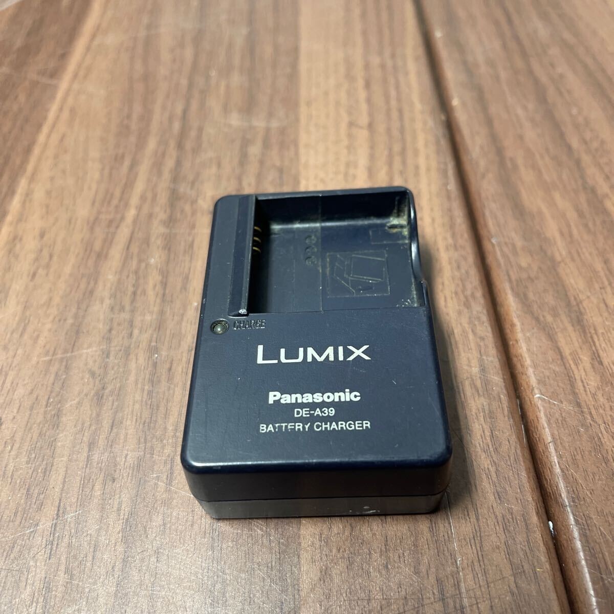 「A47_6N」パナソニック Panasonic LUMIX 充電器 DE-A39 動作品（251009）