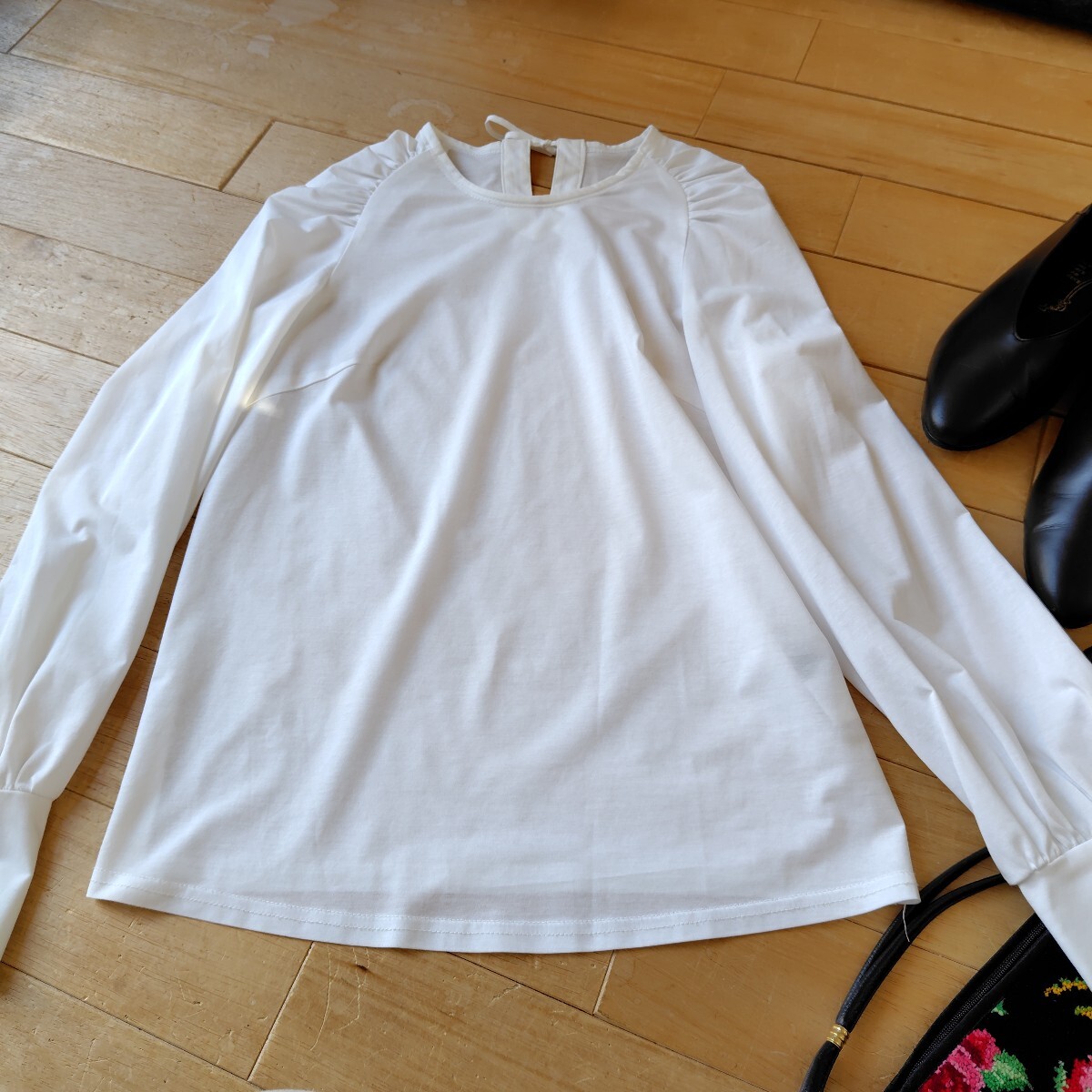 CYNICAL　長袖ブラウス　フォルム 可愛い♪　バックリボン　2 　白　着回し力大　ブルーベル　美品(^^♪