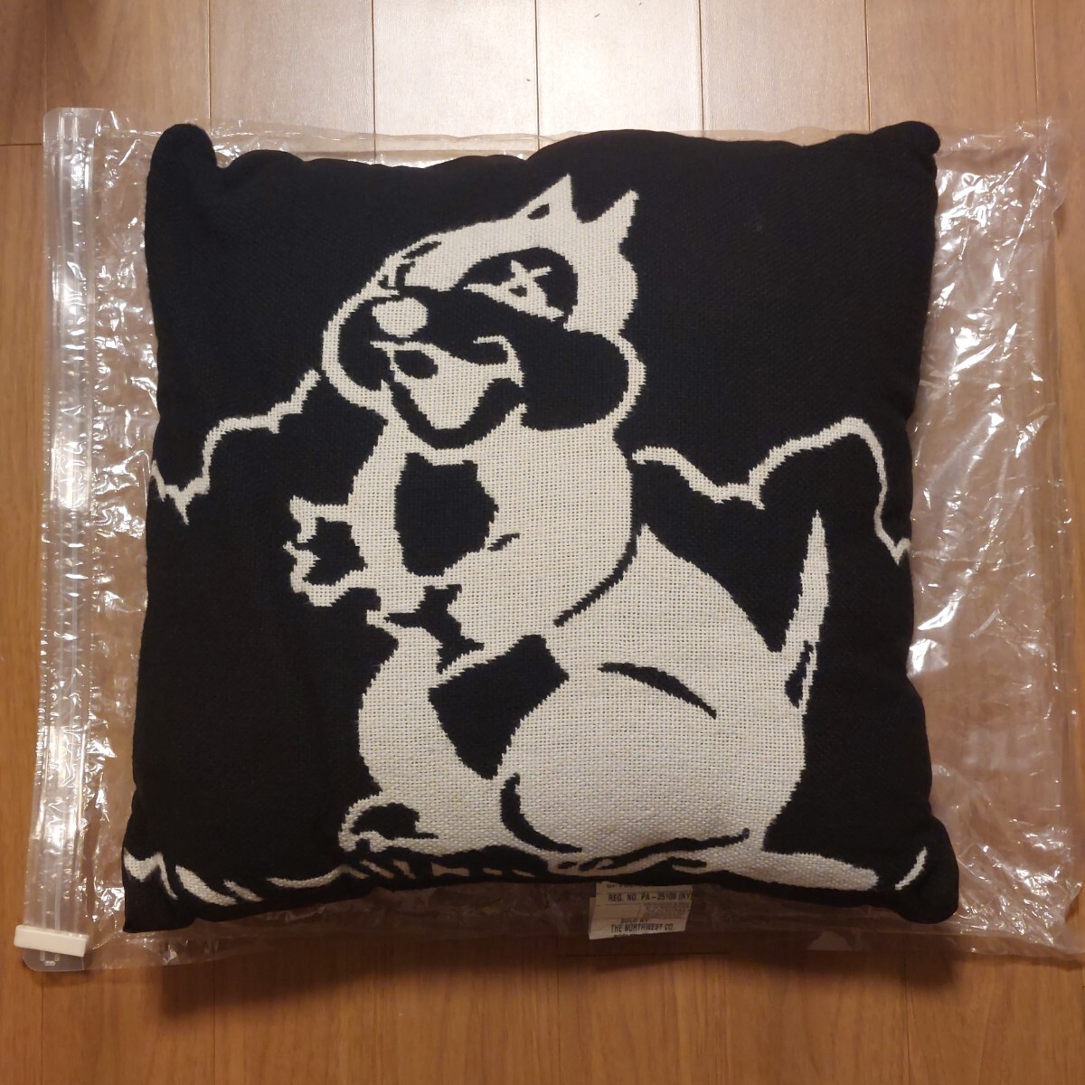 KAWS Squirrel Pillow カウズ クッション 枕 cushion Disney Chip and Dale カウズ ディズニー チップ＆デール