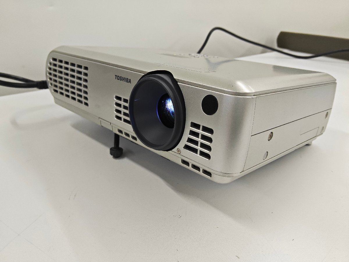 TOSHIBA TLP-S10 2003年製 ランプ35時間　送料無料（沖縄、離島除く）