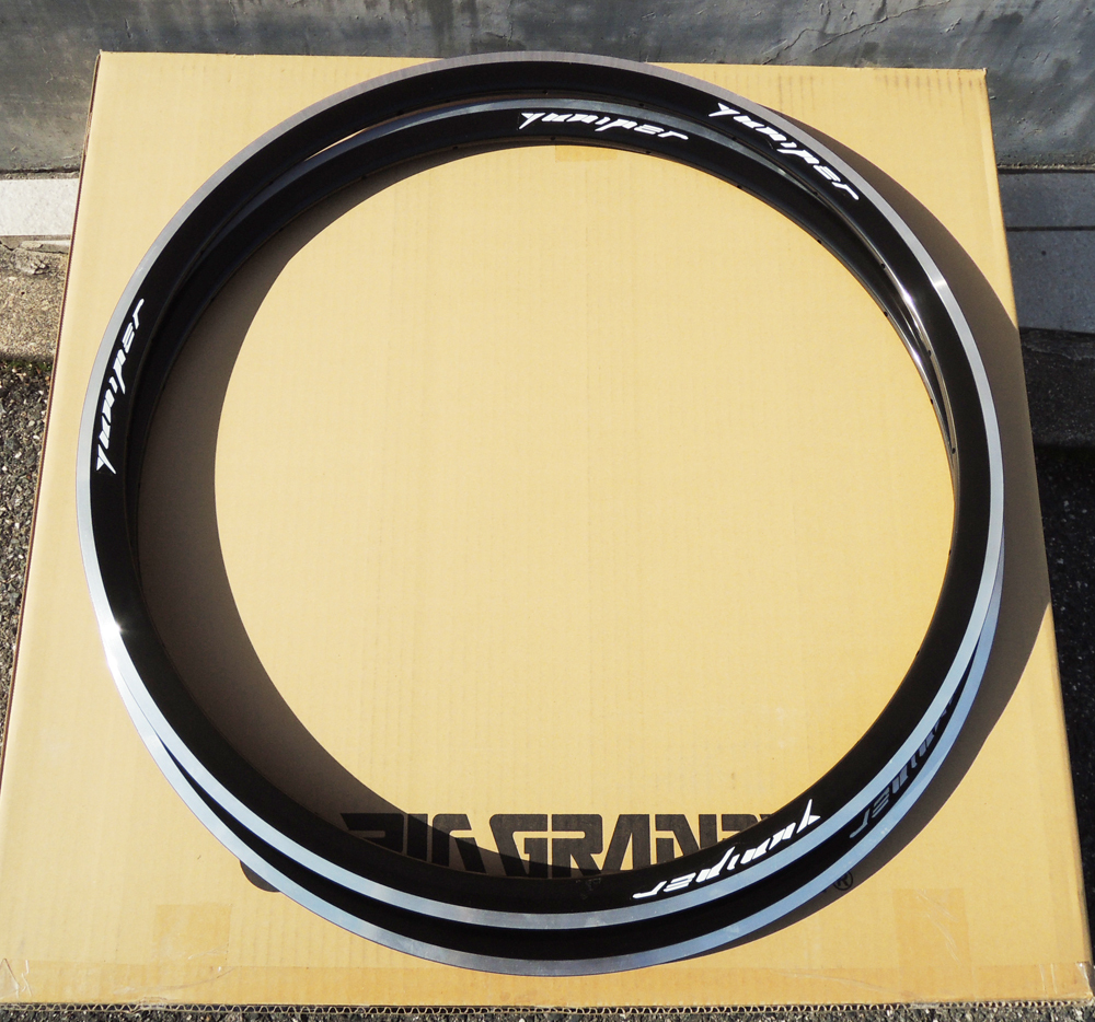 未使用新品 YUNIPER 700Cアルミエアロリム (2本セット)