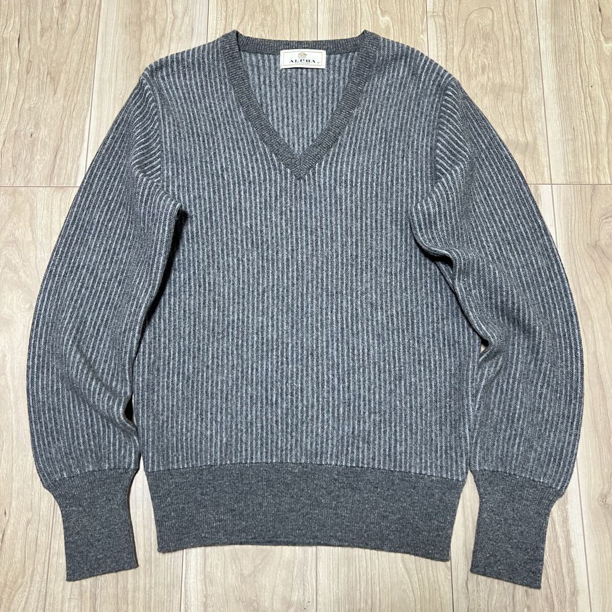★カシミア100%★ 高級 ALPHA CASHMERE アルファー 長袖 カシミヤ ニット セーター リブ メンズ Vネック グレー サイズM 美品 R-8516
