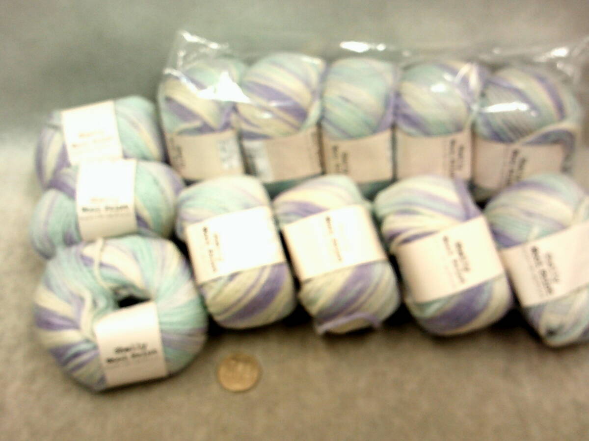 ☆シェリープリント１４☆モトヒロ☆純毛毛糸☆白藤水色系１２玉