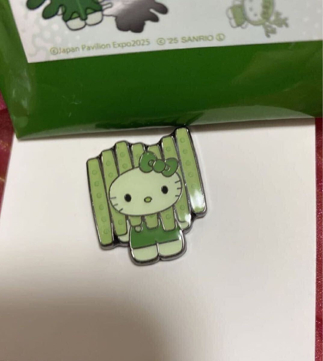 万博 大阪関西万博 日本館　キティちゃん　 藻キティ 日本館ハローキティHello ピンバッジ バッチ記念品　完売商品　イカダケイソウ
