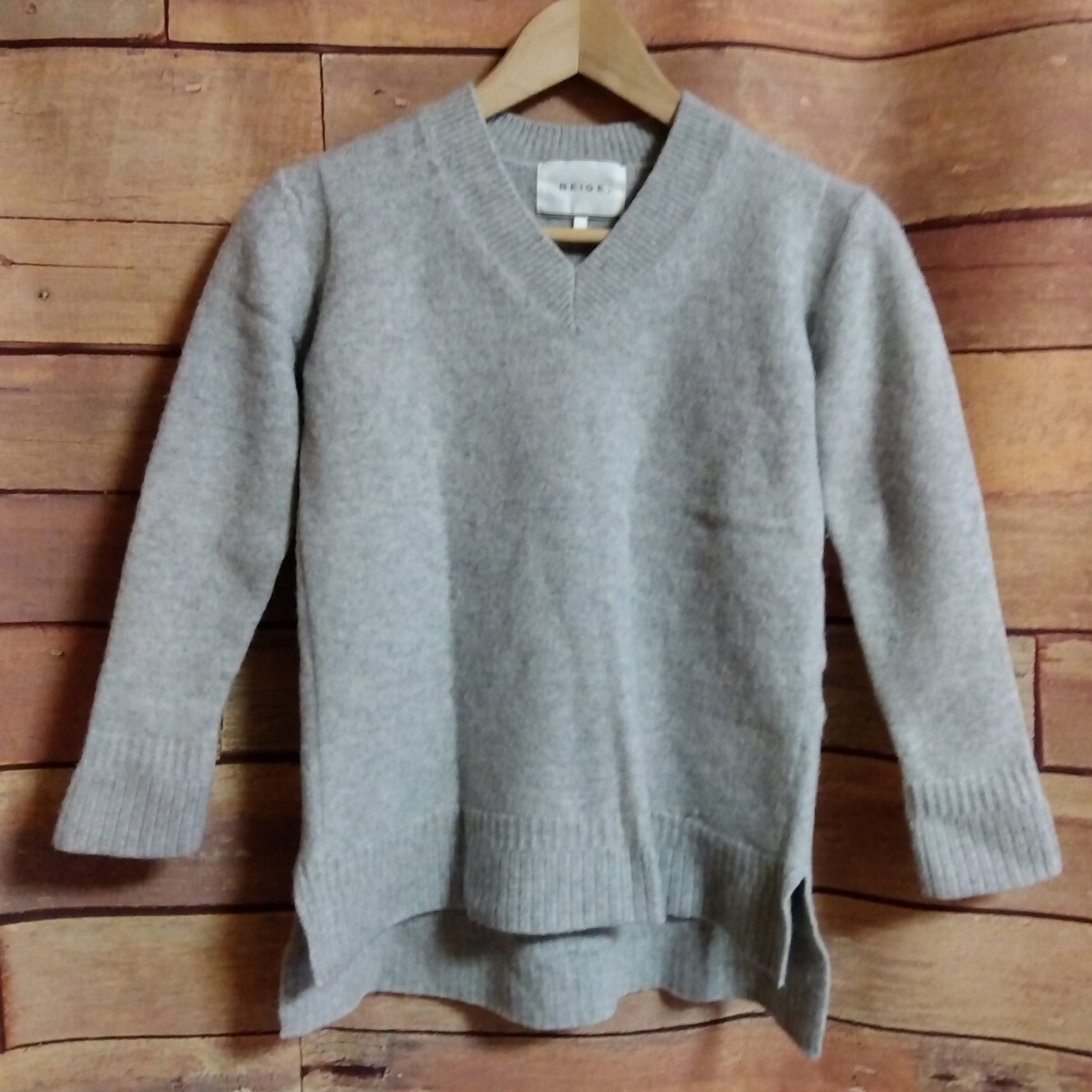 【保管品】 BEIGE Vネック ニット ウール カシミヤ ライトグレー サイズ32 S〜M シンプル 上質 柔らかい 長袖 ふんわり DM1217O
