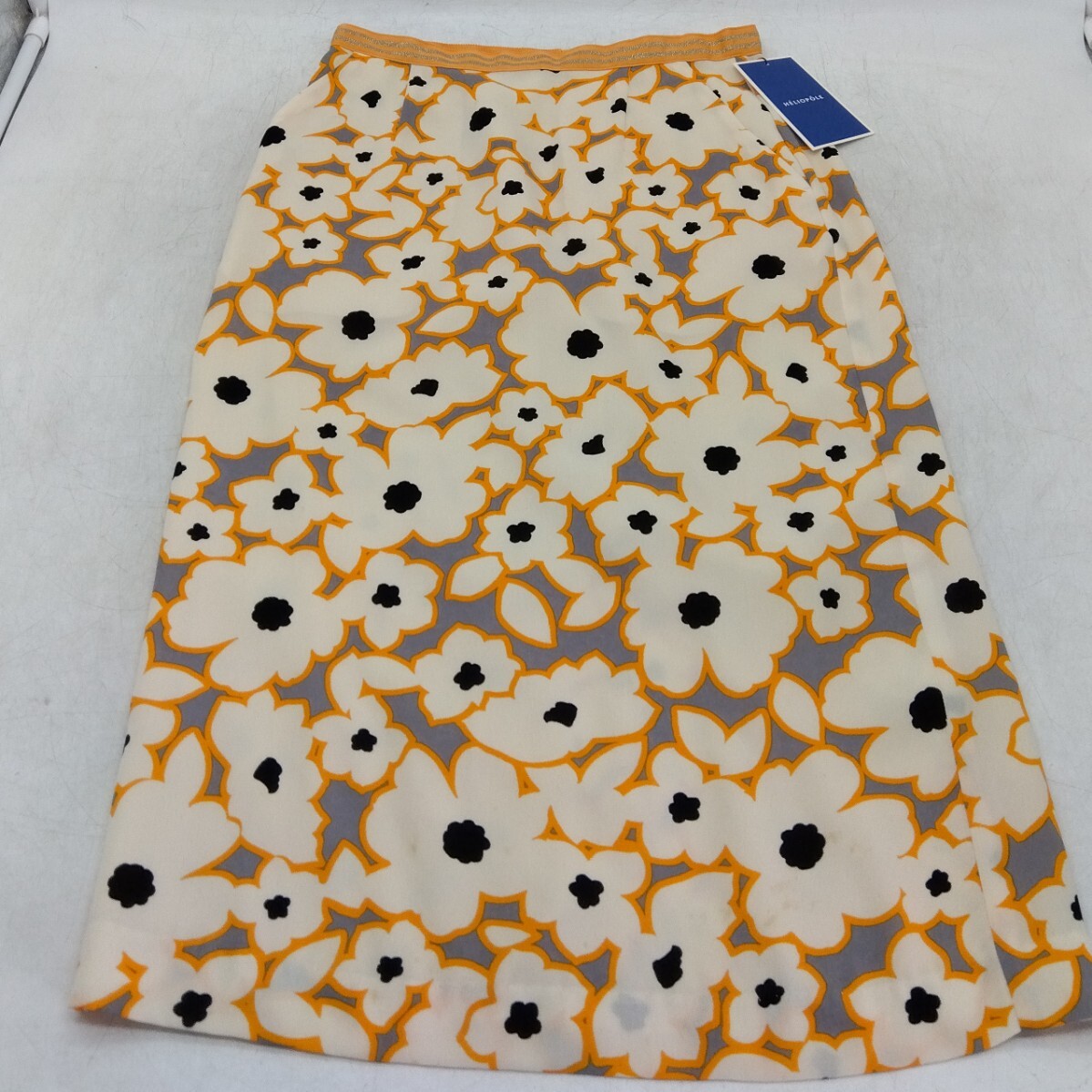 【保管品】HELIOPOLE 花柄 総柄 膝下スカート イエロー サイズ３６ タグ付き スリット入り キュプラ ポリエステル 日本製 DM1218O