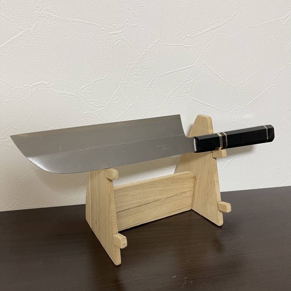 新品 未使用 堺 朴木 鎌型 薄刃包丁 黒檀八角銀三本巻 水牛柄 霞焼 刃渡り21.5cm Sakai 打刃物 割烹 板前 和包丁 片刃 日本料理 日本製