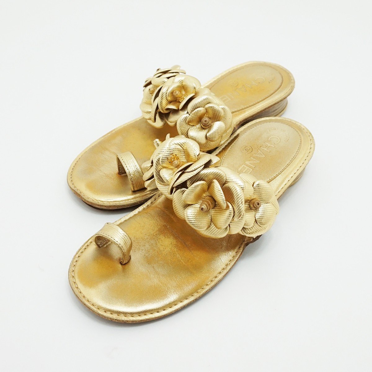 ◇【CHANEL シャネル】カメリア サンダル ゴールド 35C