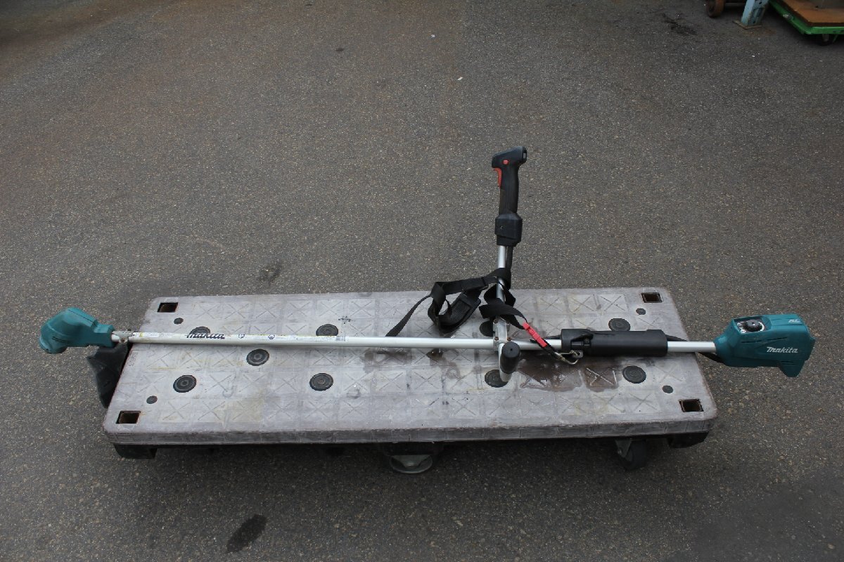 ☆【1H0718-7】 makita マキタ 充電式草刈機 MUR142UD 14.4V 電動工具 ジャンク