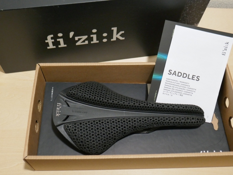 フィジーク サドル FIZIk ANTARES VERSUS EVO R1 ADAPTIVE カーボンレール ブラック