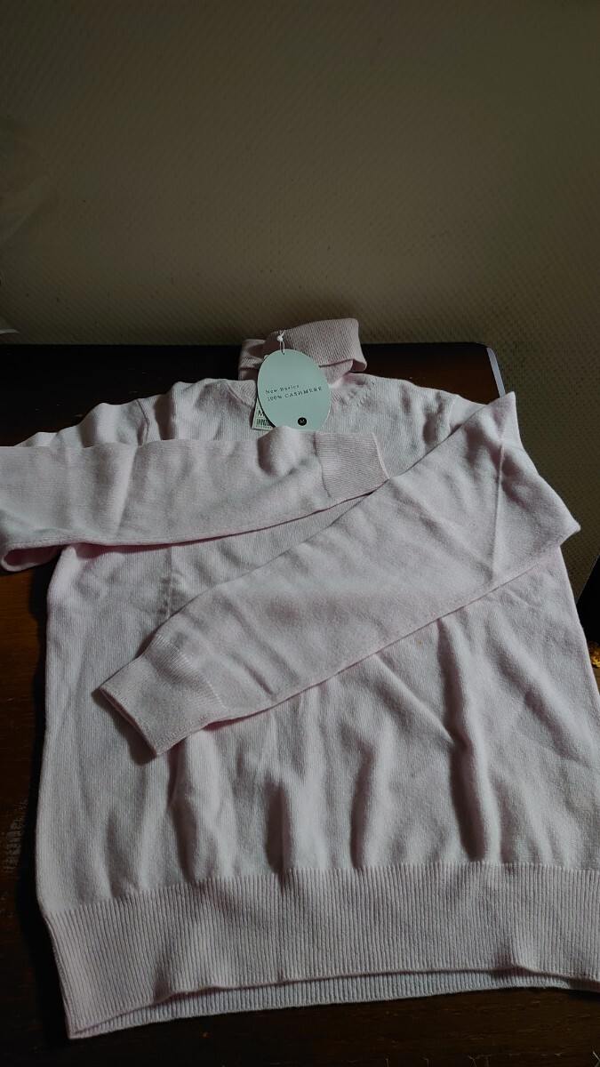 ユニクロ　カシミヤ100%　タートルネック　セーター　ピンク色　(M)タグ付き未使用　UNIQLO