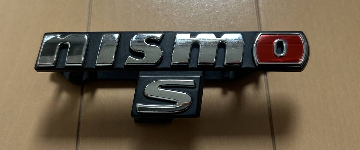 日産☆ニッサン E12 ノート ニスモ NISMO S グリル エンブレム 