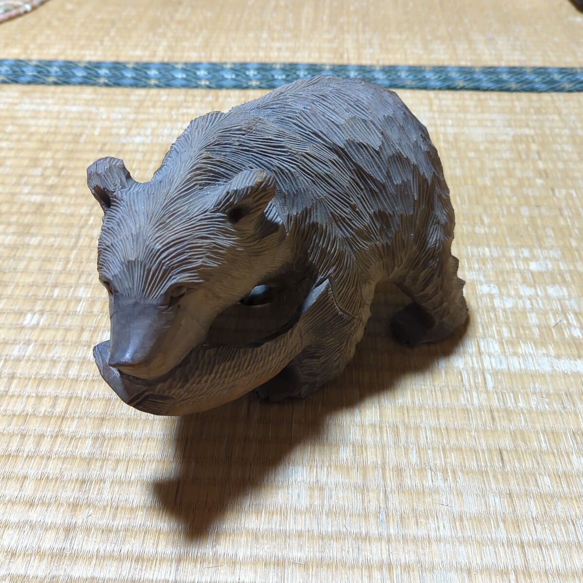 木彫りの熊 民芸品 置物 彫刻 鮭をくわえた熊
