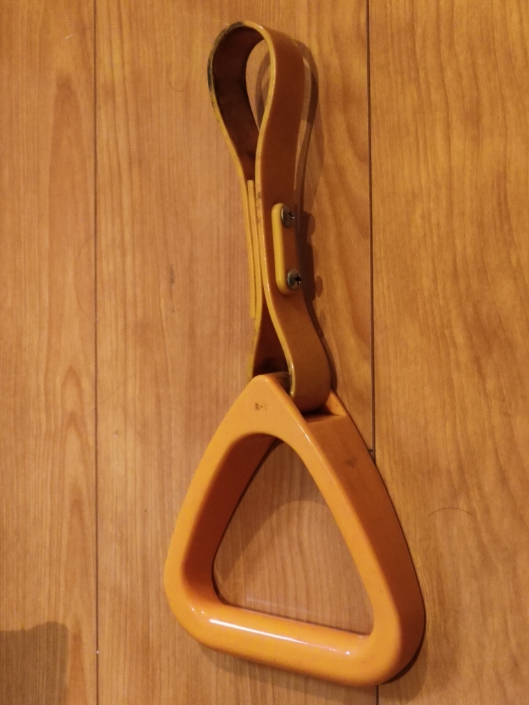 ♪オレンジ色つり革♪▲持ち手で短いタイプ