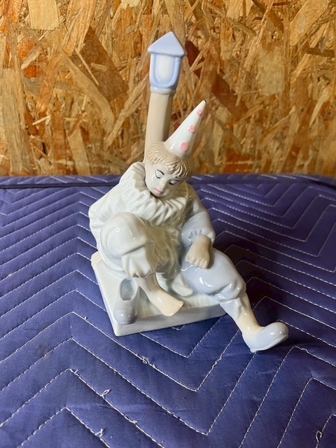 11-88 陶器　ピエロ　街灯