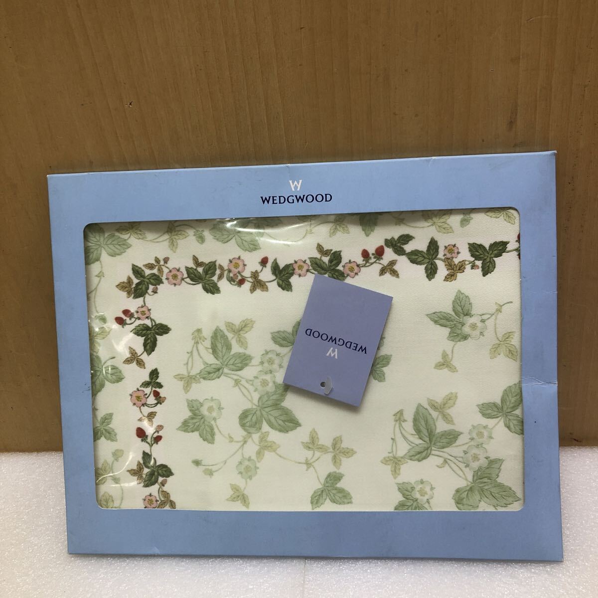 3TK6072 WEDGWOOD ストロベリーランチョンマット 1223