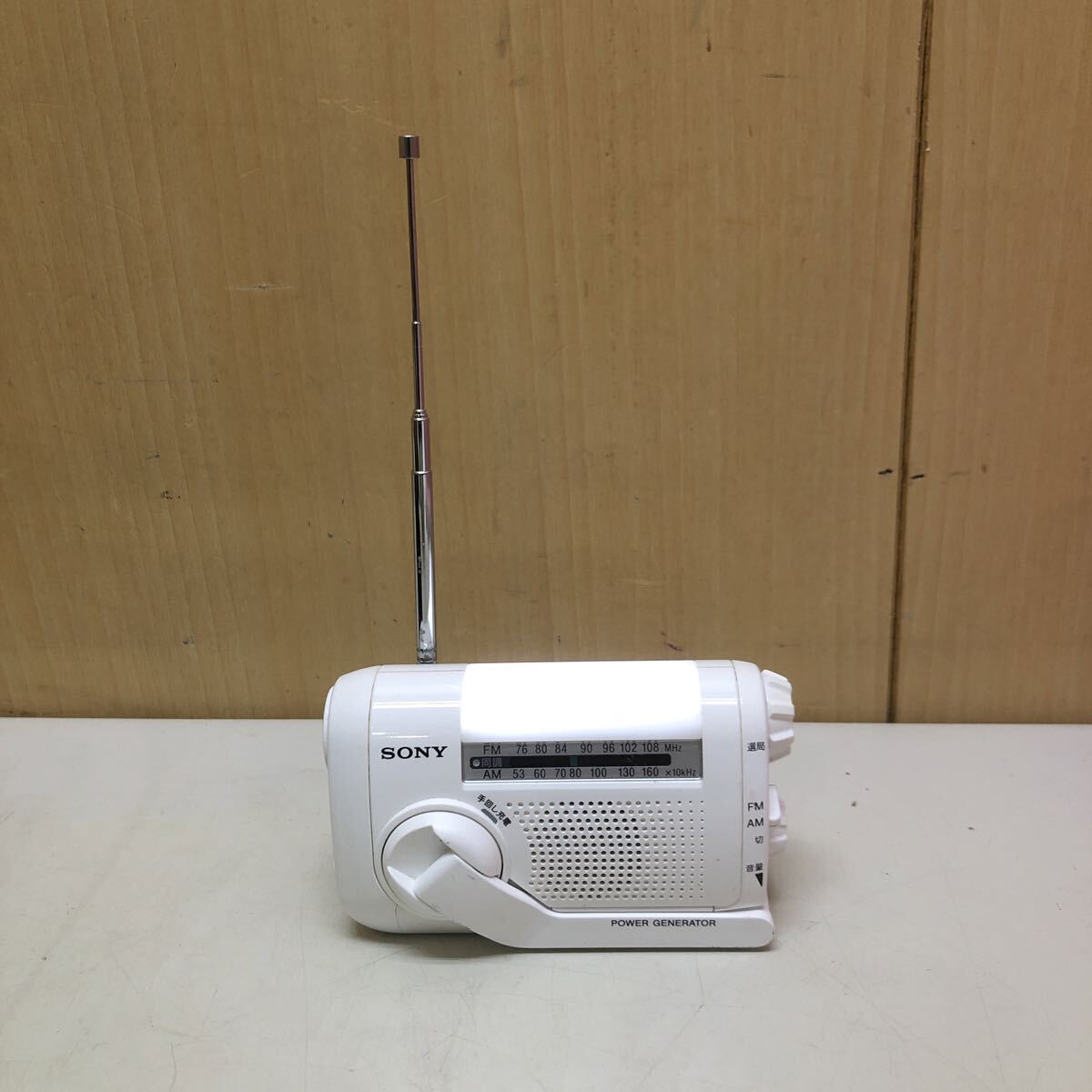 TK6099 SONY FM/AM 非常用ポータブルラジオ ICF-B09ホワイト　動作確認濟 1224