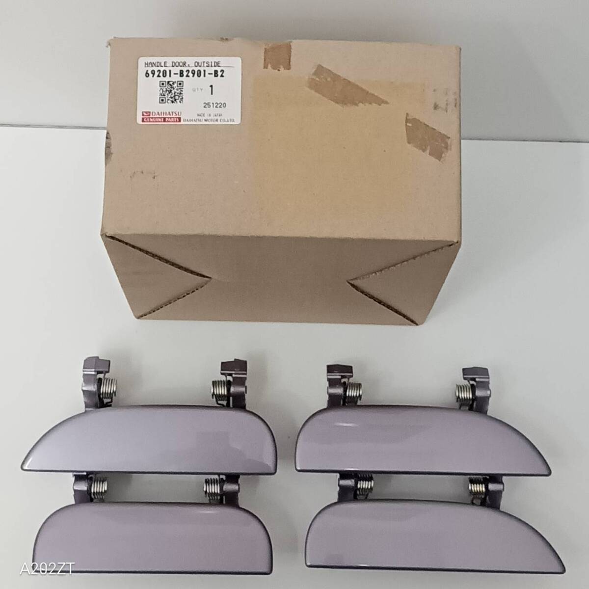 #2106 DAIHATSU GENUNE PARTS 日本製 ダイハツ工業 4カ所分 ドアノブ 中古品 現状保管品 詳細不明