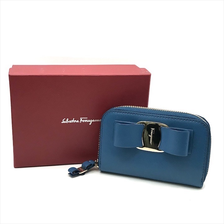 美品 Ferragamo フェラガモ ロゴ シルバー金具 リボン レザー レディース 財布 コインケース ウォレット ファッション小物 ブルー k7158