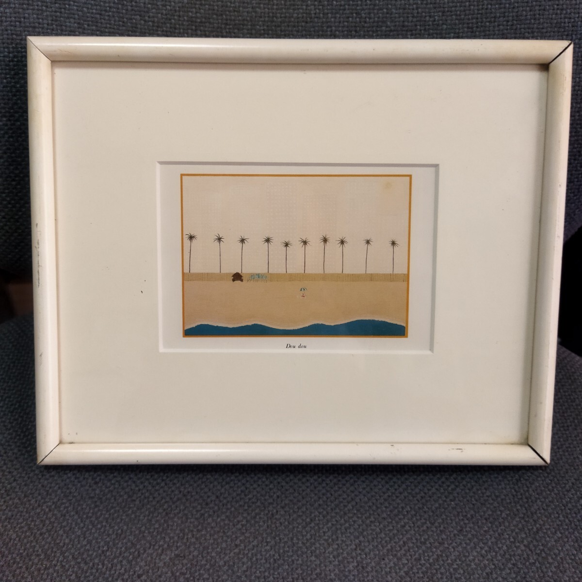 砂浜のプリント絵　額のサイズ約27x22センチ