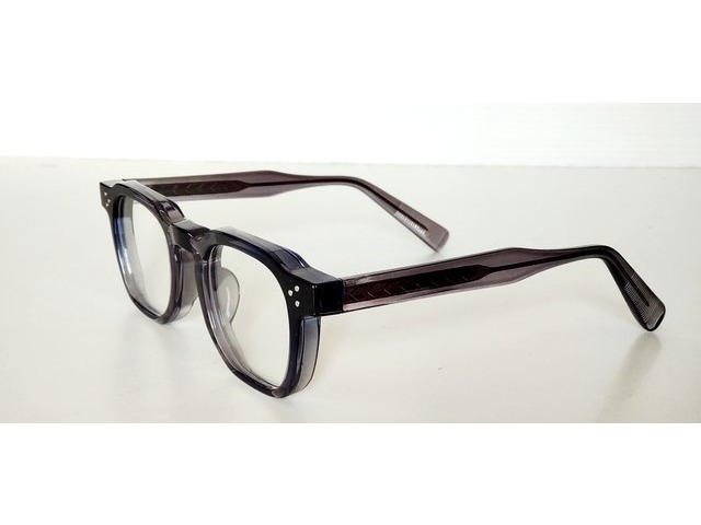 Classic Signature クリアダークグレー 太フレーム メガネ 02