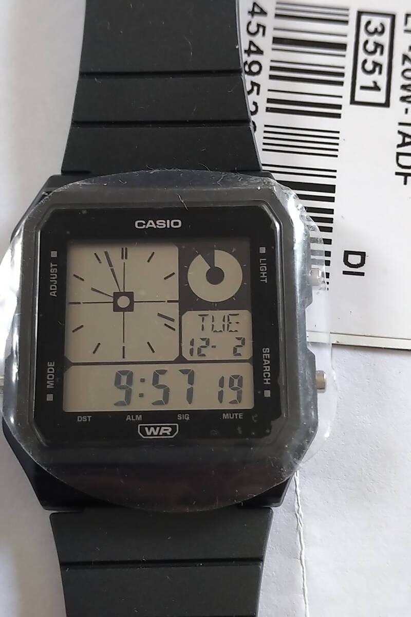 カシオ CASIO LF-20W タグ保護シール付き 新品未使用品 アナログ液晶 デジボーグ風 80年代のレプリカデジタル カッコいい オシャレ