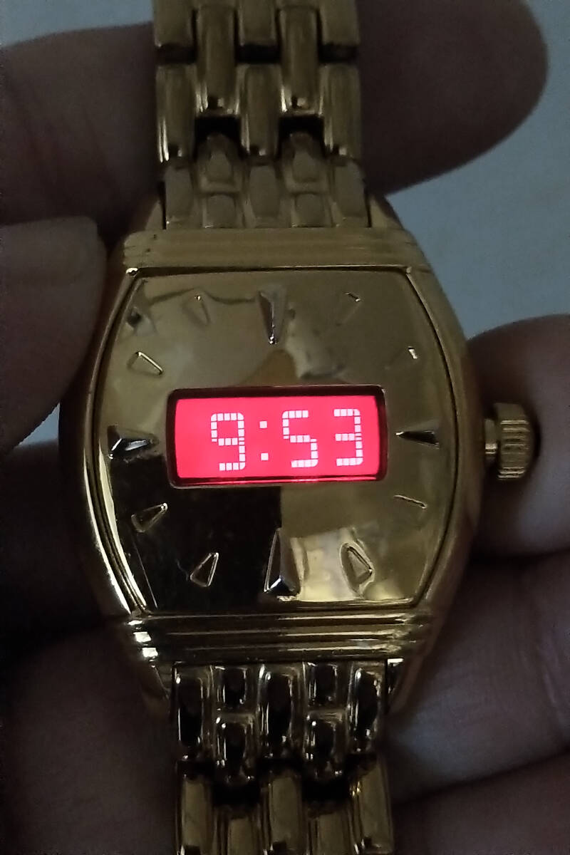セイコー SEIKO Le Vent 横森美奈子 デザイン 90年代のLEDデジタル L600-400A 電池交換済み MINAKO YOKOMORI レアな国産時計