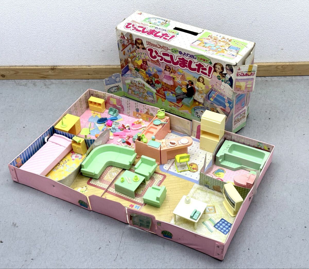 タカラ リカちゃんファミリーニューゆったりさん 一戸建て ひっこしました！ リカちゃんハウス 昭和レトロ■兵庫県姫路市から g4 25-4939