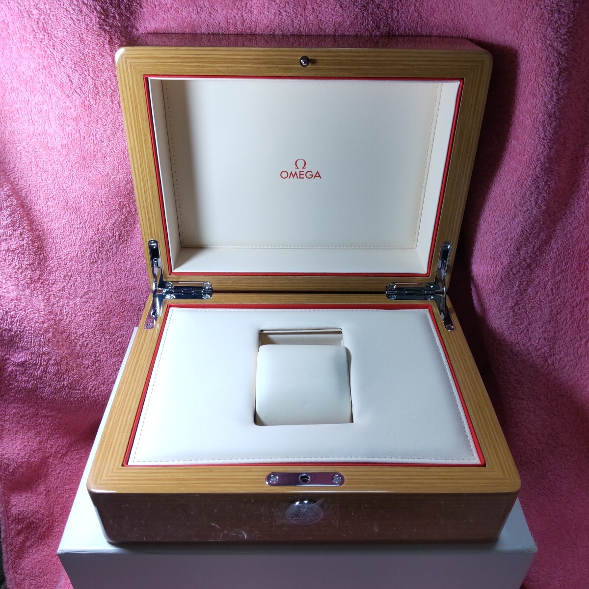 OMEGA 純正 Ω オメガ 正規 時計 ケース 箱 ボックス BOX 保護 収納 木箱 外箱 内箱 空箱 非売品 化粧箱 付属品 マクラ 白外箱 おまけ 04