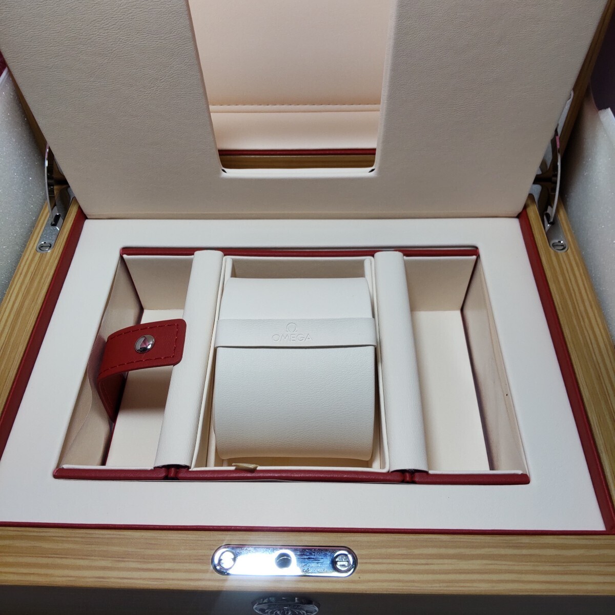 OMEGA 純正 Ω オメガ 正規 時計 ケース 箱 ボックス BOX 保護 収納 木箱 外箱 内箱 空箱 非売品 化粧箱 付属品 07 白外箱 おまけ 送料込み