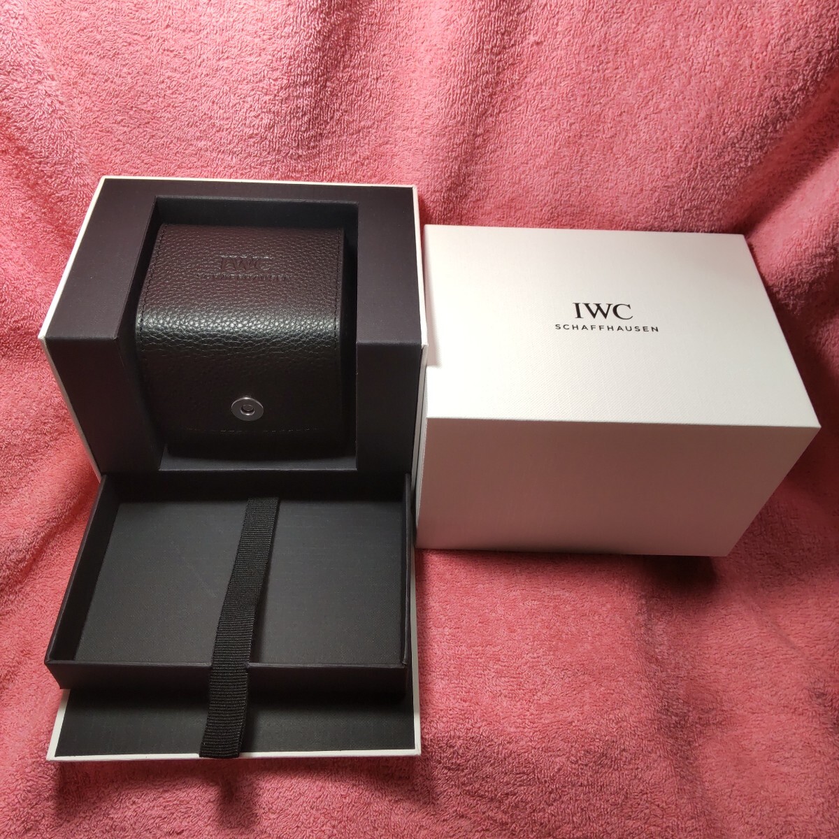 IWC 正規 時計 収納 黒 BK ブラック 系 携帯 ソフト ケース 保護 持運び 便利 保存 BOX 純正 トラベル ボックス 白外箱 おまけ 送料込み 08