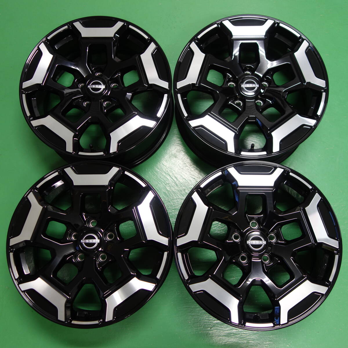 ★ 送料2600円～ 納車・新車外し 日産 T33 新型 エクストレイル 特別仕様車 エクストリーマーX 純正 １８インチ アルミホイール ４本セット