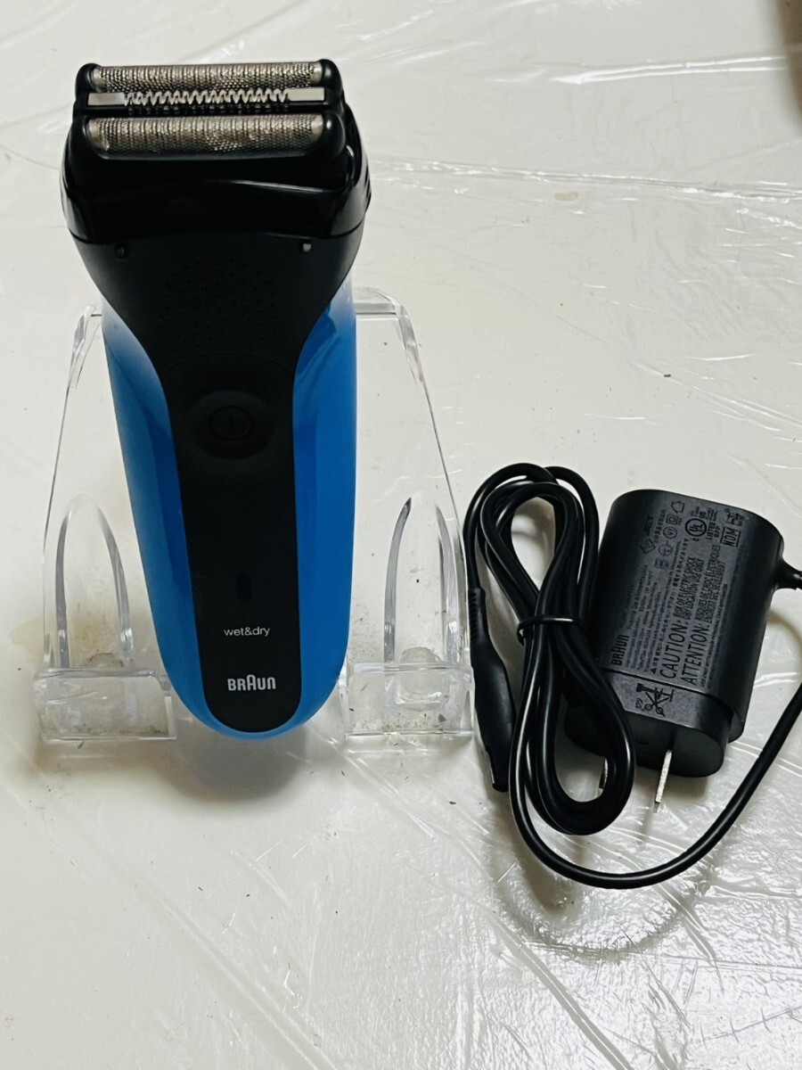17 BRAUN ブラウン 電気シェーバー 稼動品