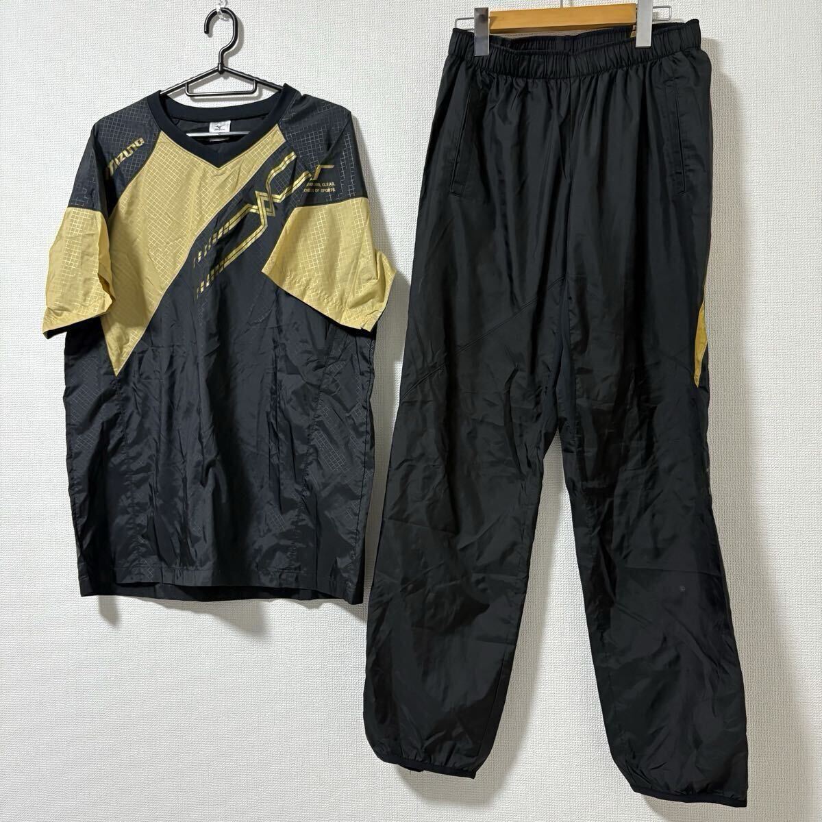 【美品】MIZUNO ウインドブレーカー 上下セット L ブラック フットサル ミズノ サッカー 野球　陸上　黒　ブラック　ゴールド　半袖