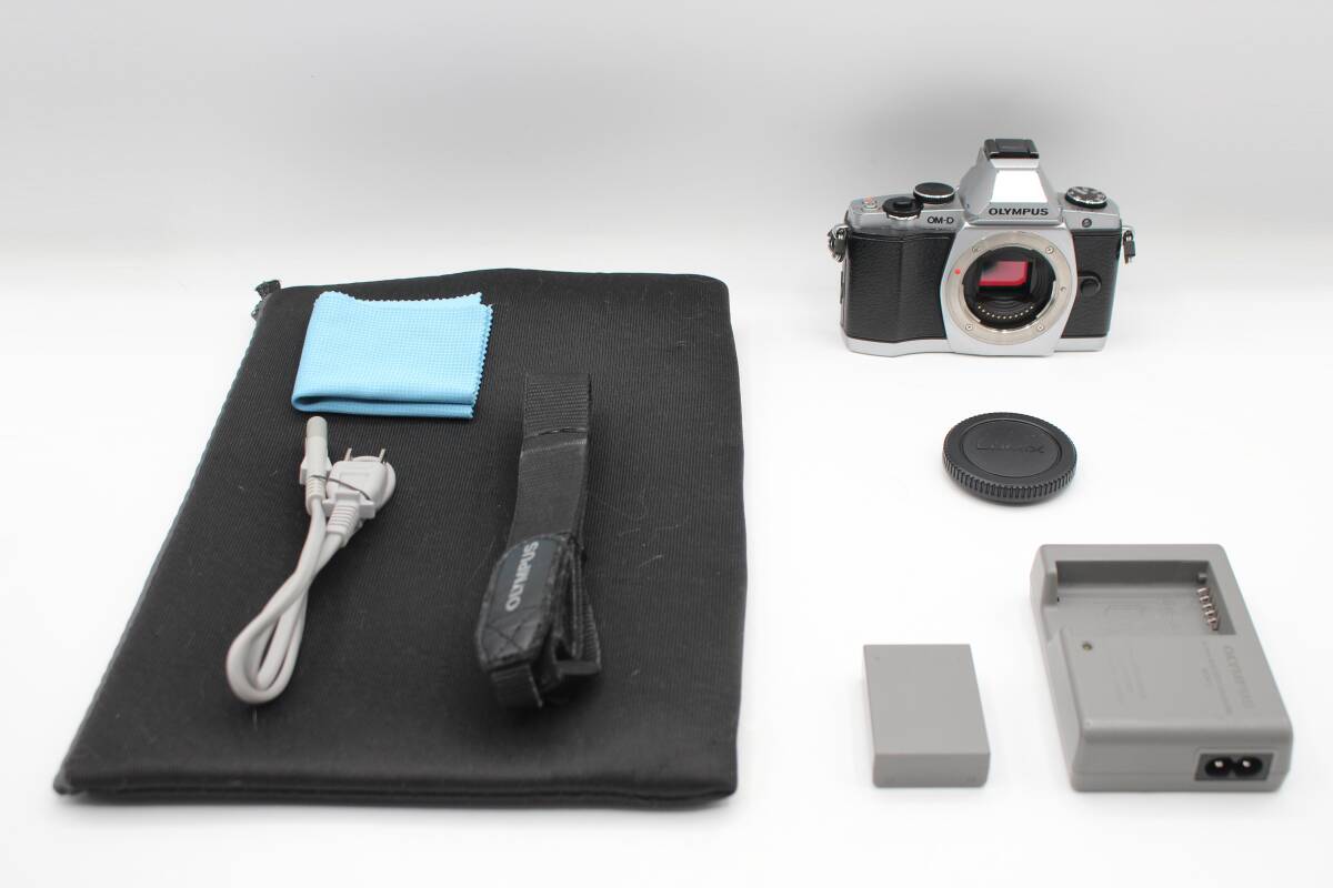 送料無料◆OLYMPUS オリンパス OM-D E-M5 ボディ◆1222（A19566）