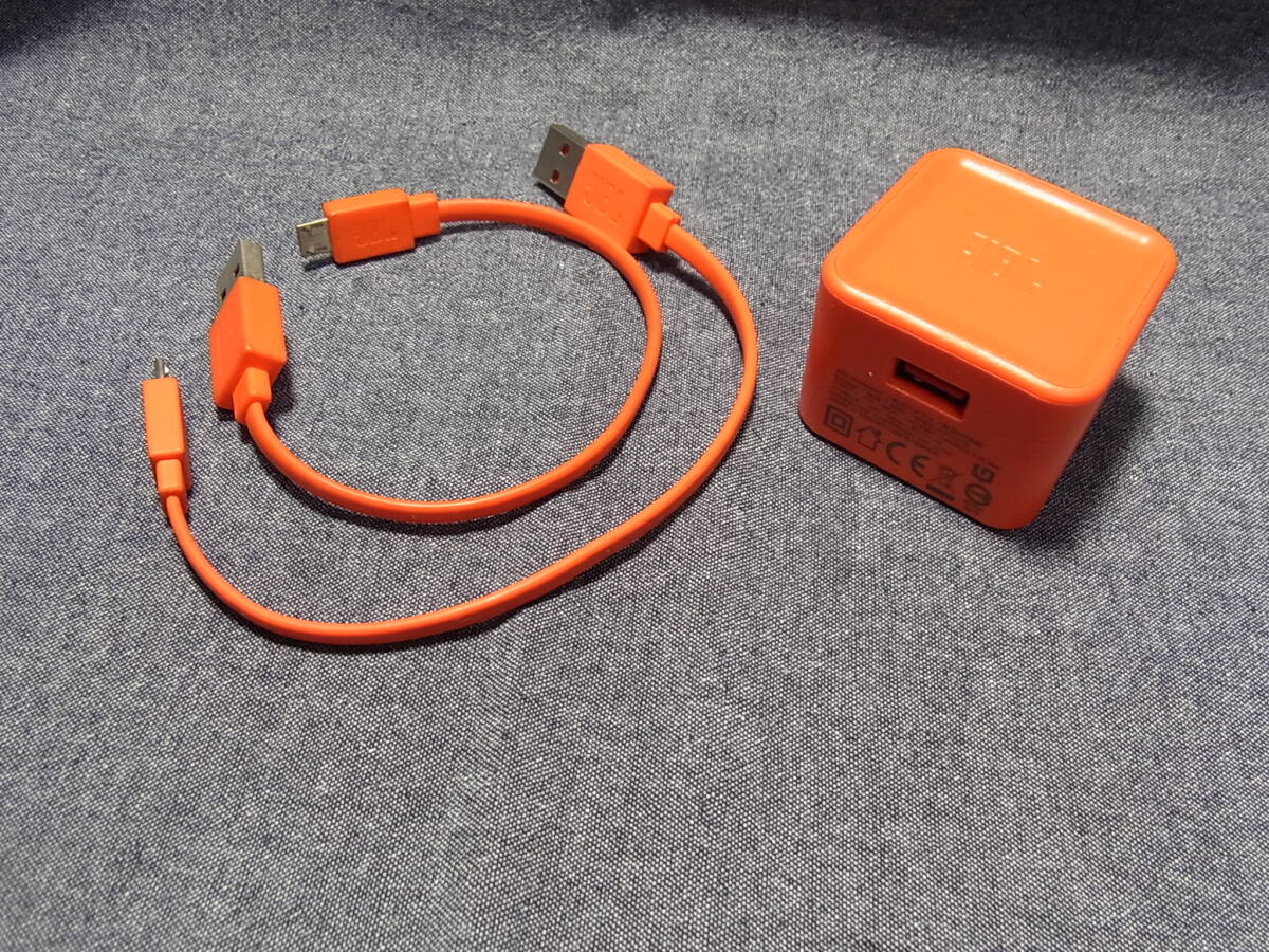 ＜＜　正規品　JBL　充電器　スピーカーCHARGE3　USB マイクロB　ケーブルあり　オレンジ　＞＞ ガジェット メーカー品 アクセサリ micro-B