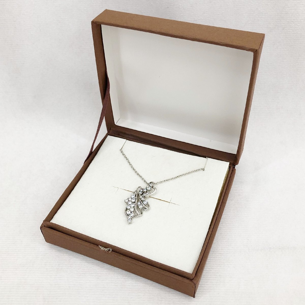 美品 ESTELLE エステール ネックレス ペンダント プラチナシルバー アクセサリー アクセ レディース 箱有