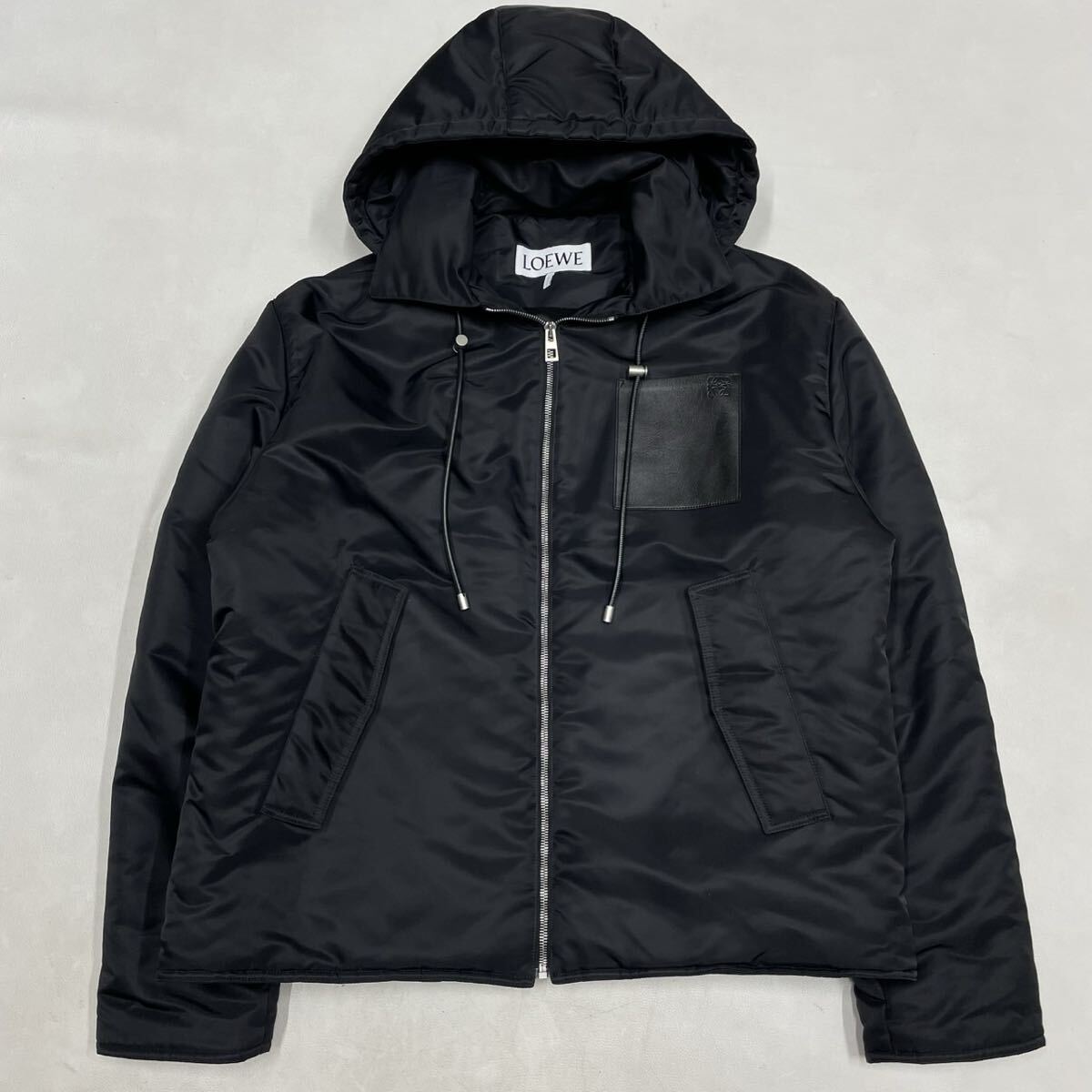 極美品 25ss LOEWE ロエベ フーデッドジャケット レザーポケット ナイロンジャケット ブラック