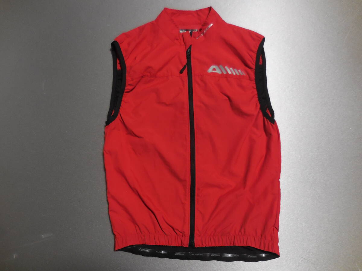 ALTURA サイクルベスト　男性用Sサイズ 赤色　フルジッパー　背面メッシュ